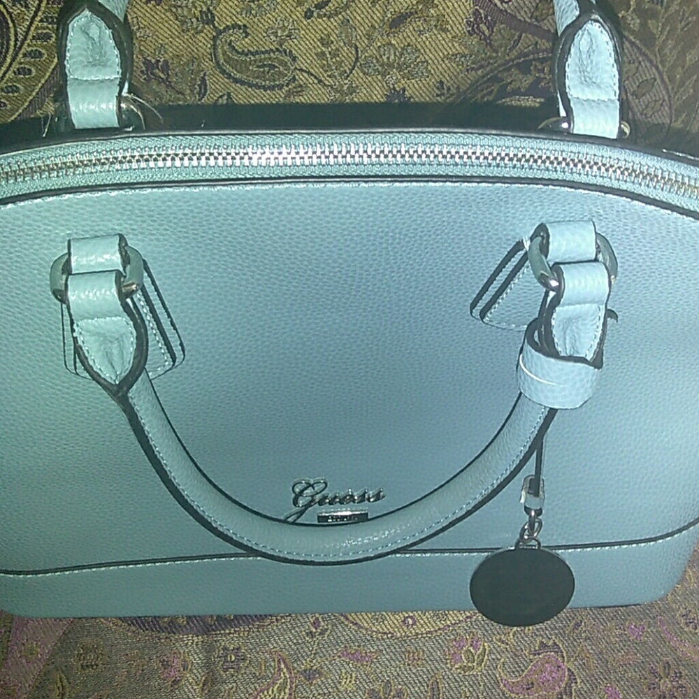Chic arm candy - Picture 3 of 4